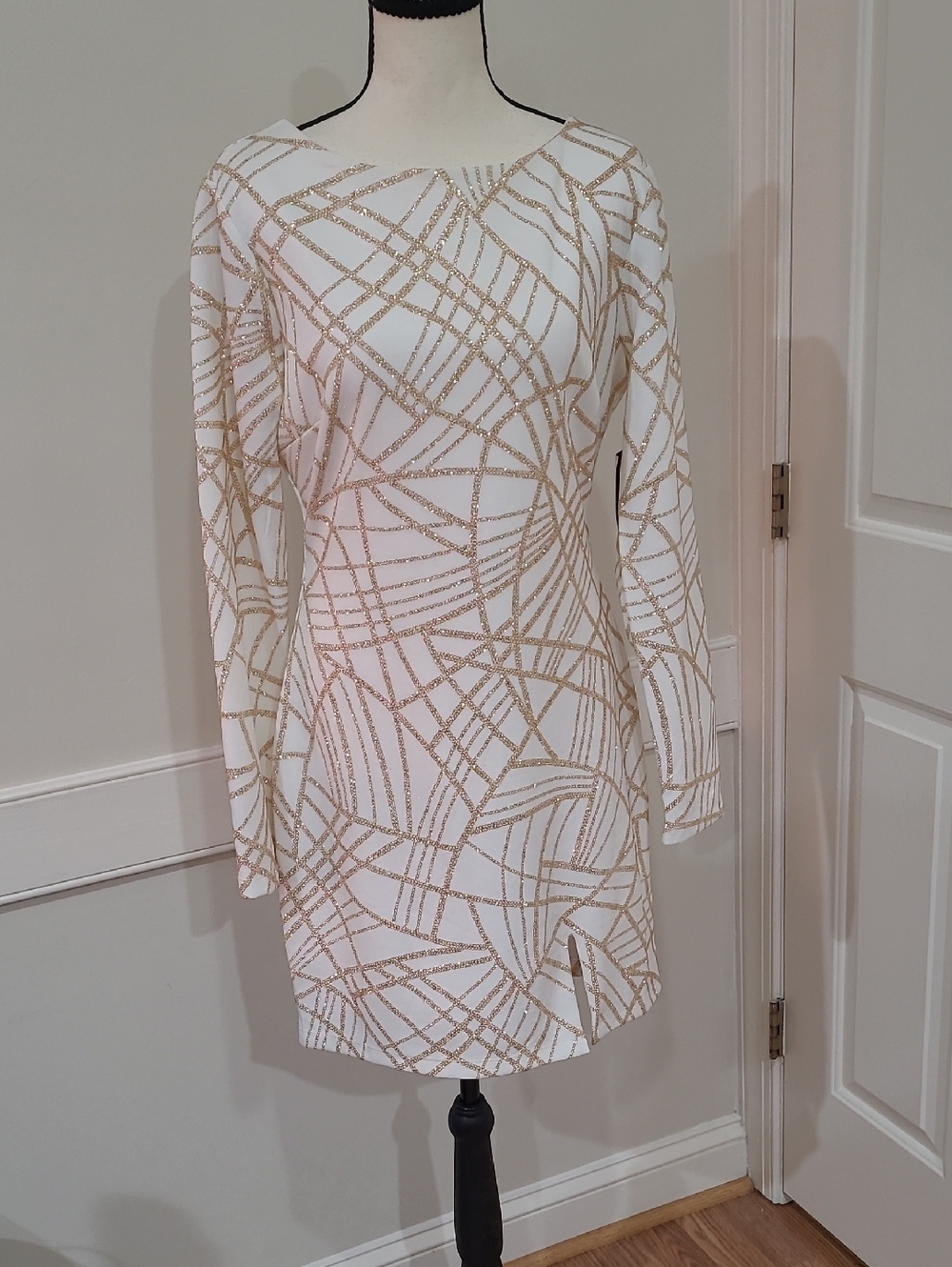 City Vibe White and Gold Sequin Long-Sleeve Cocktail Dress - Size 13